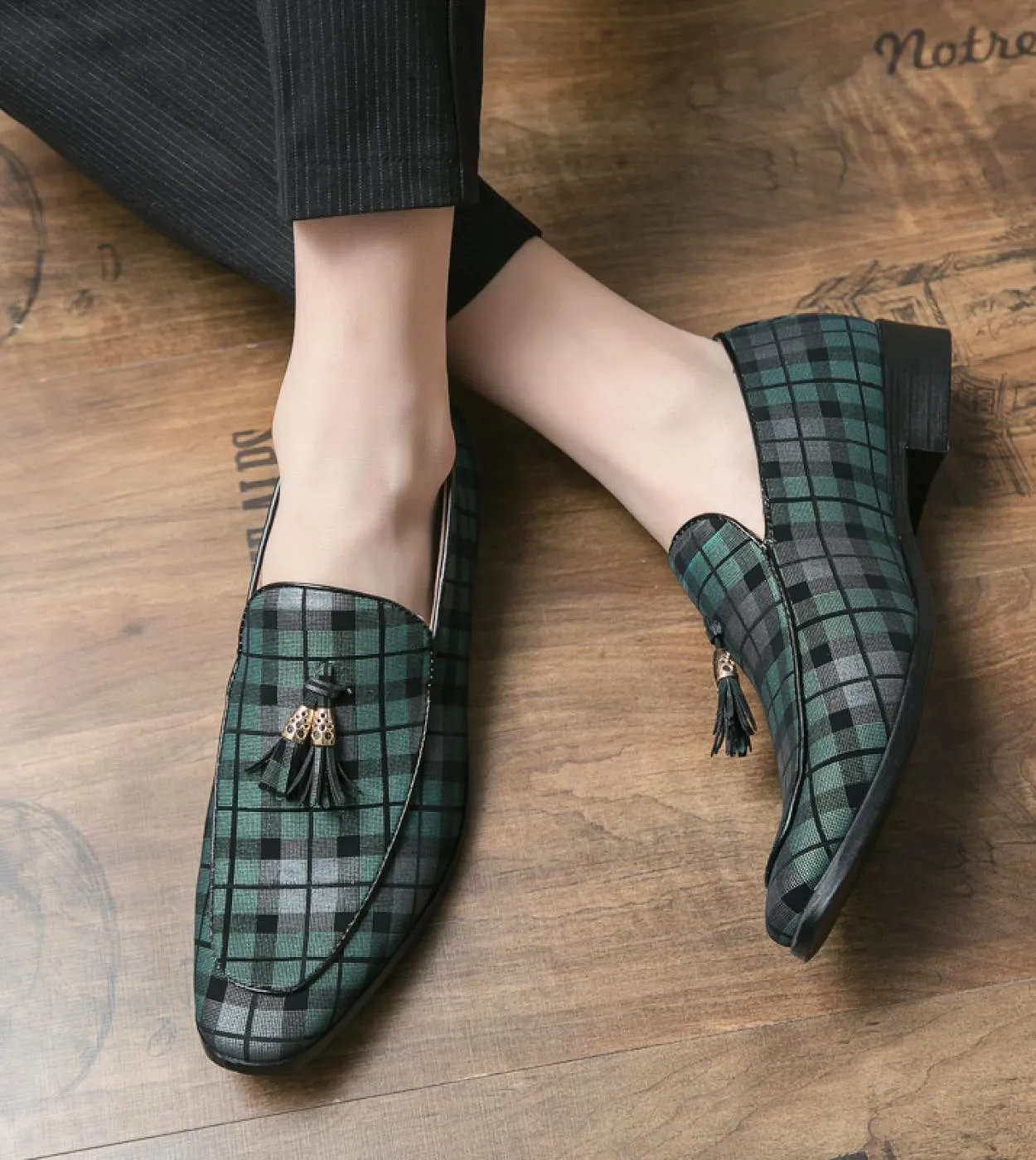 Scarpe in pelle con nappe primaverili Scarpe da uomo di moda di lusso Slip On Flats Mocassini maschili Scarpe da cerimonia da ce
