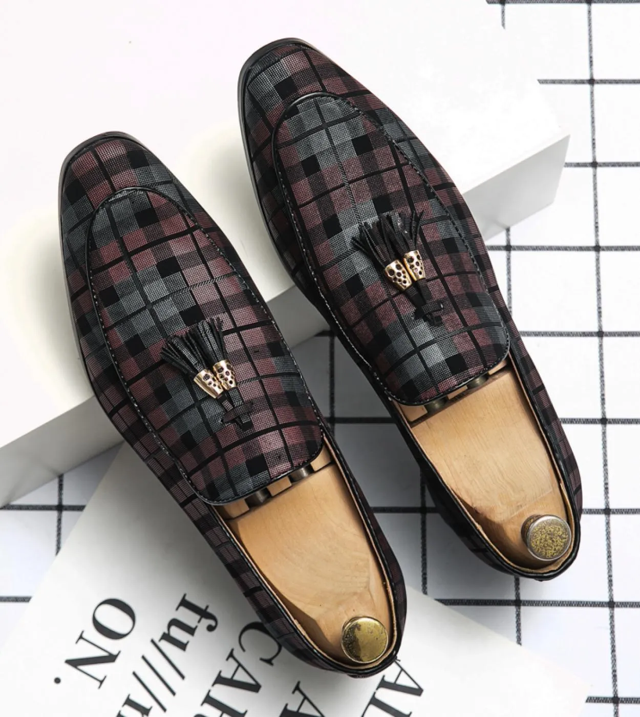 Scarpe in pelle con nappe primaverili Scarpe da uomo di moda di lusso Slip On Flats Mocassini maschili Scarpe da cerimonia da ce