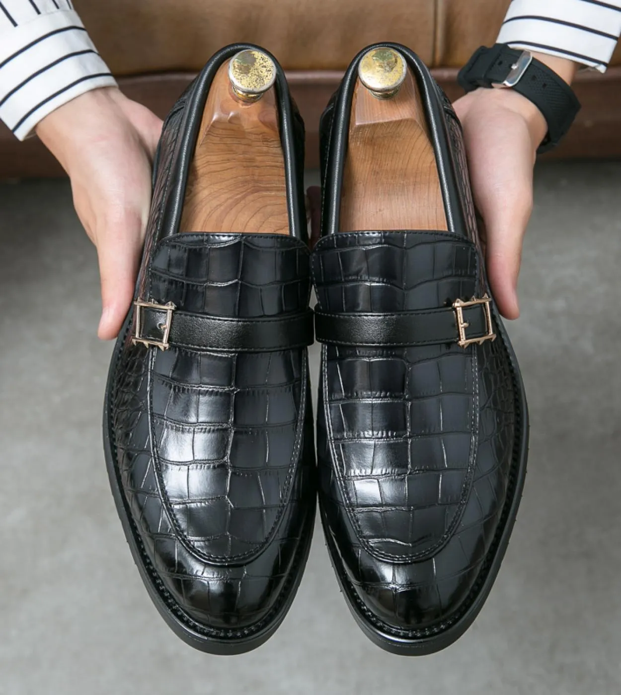 Scarpe in pelle di lusso Designer Uomo Casual Ufficio Bussiness Mocassini con tacco basso a punta grigia Abito da sposa uomo Sca