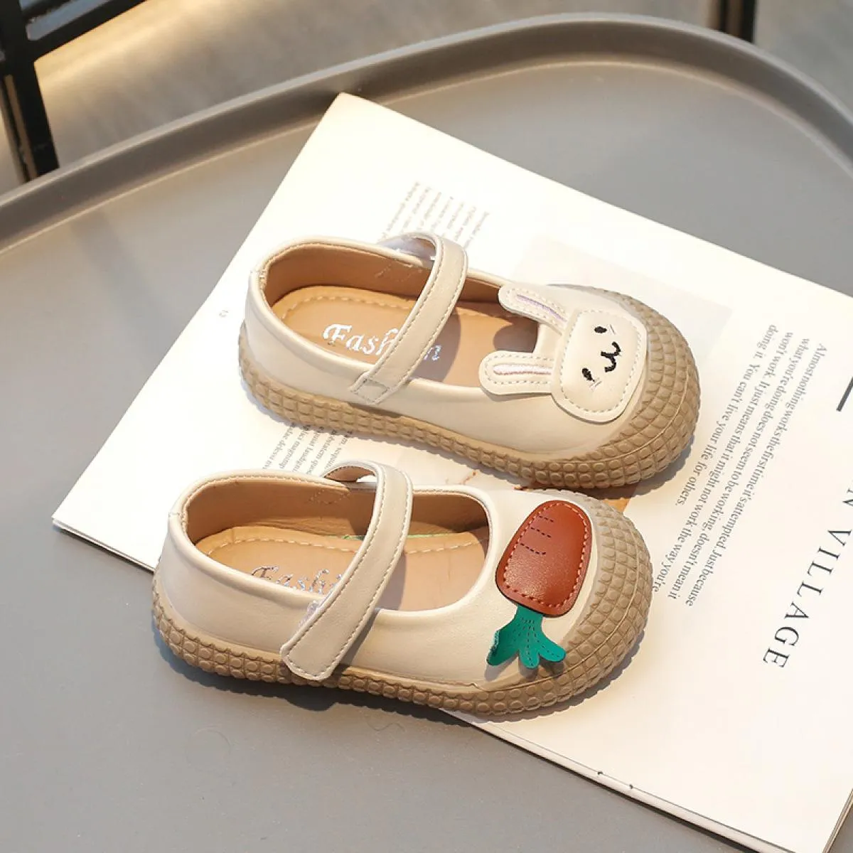 Scarpe per ragazze Baby Mary Janes Cartoon Bunny Piccoli bambini Scarpe in pelle primaverili Divertenti scarpe comode per bambin