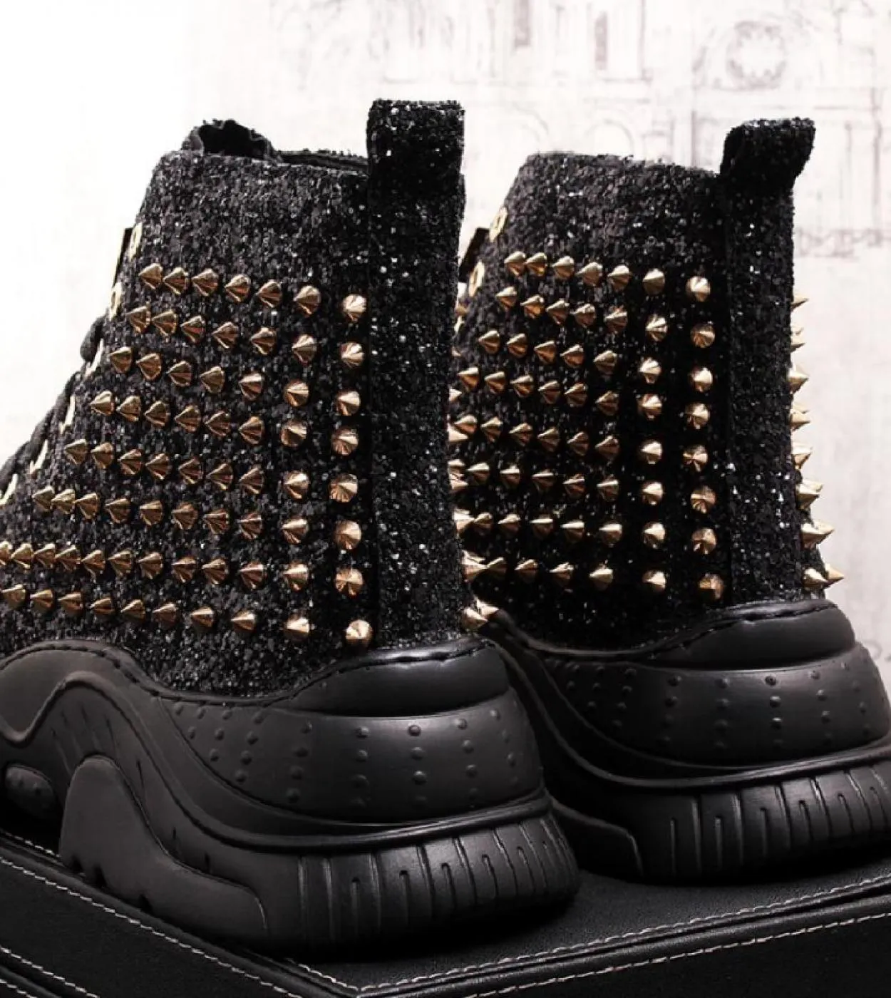Stivaletti da uomo con rivetti Stivaletti da uomo con paillettes verdi Mostrano scarpe Moda uomo alto con borchie Sneaker Cat Bo