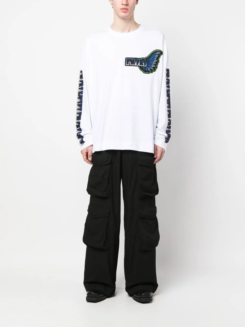 t-shirt con logo ricamato