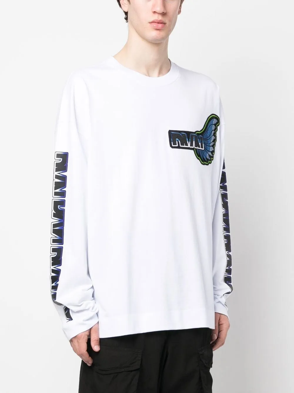t-shirt con logo ricamato