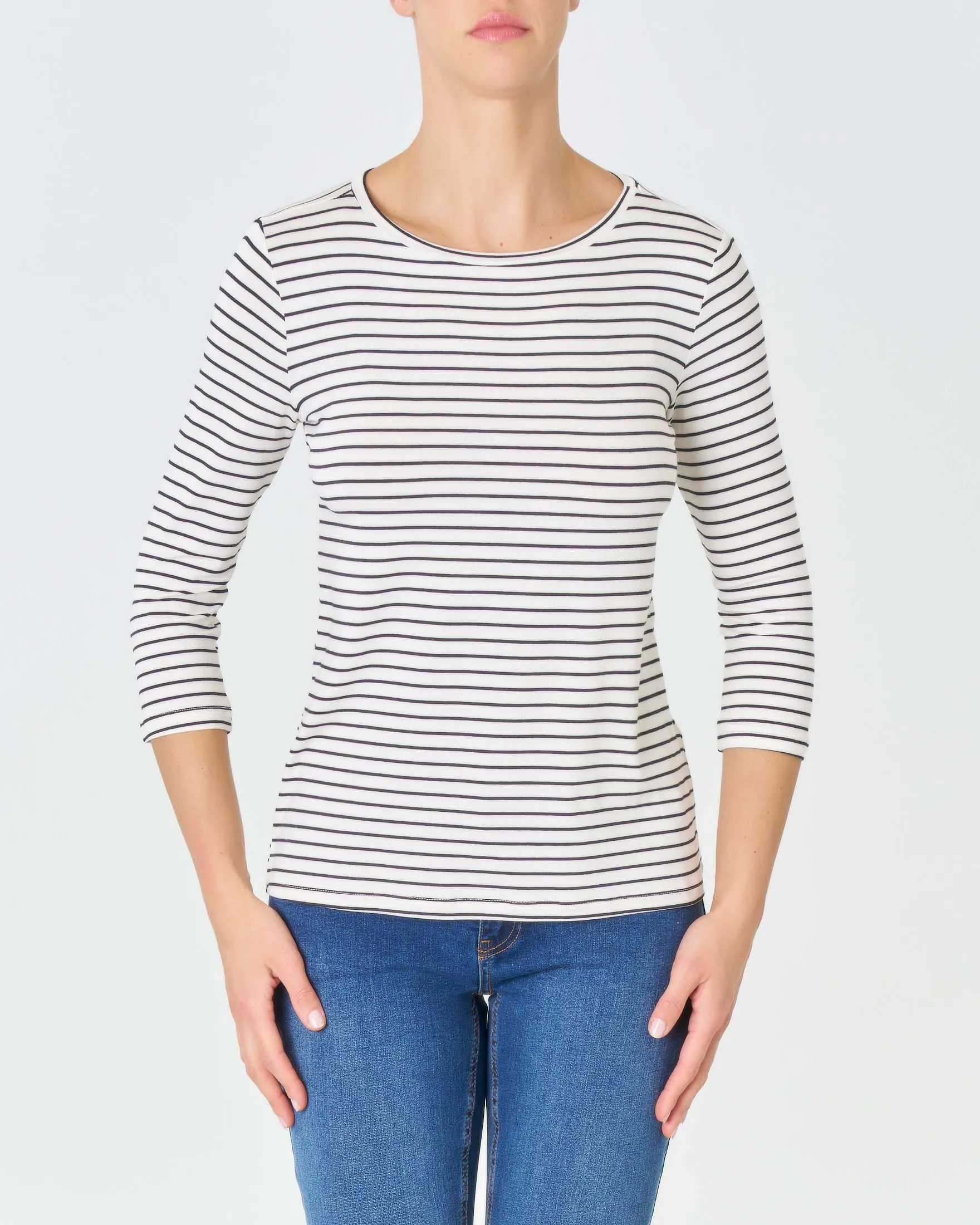 T-shirt in viscosa stretch bianca a righe blu con maniche tre quarti
