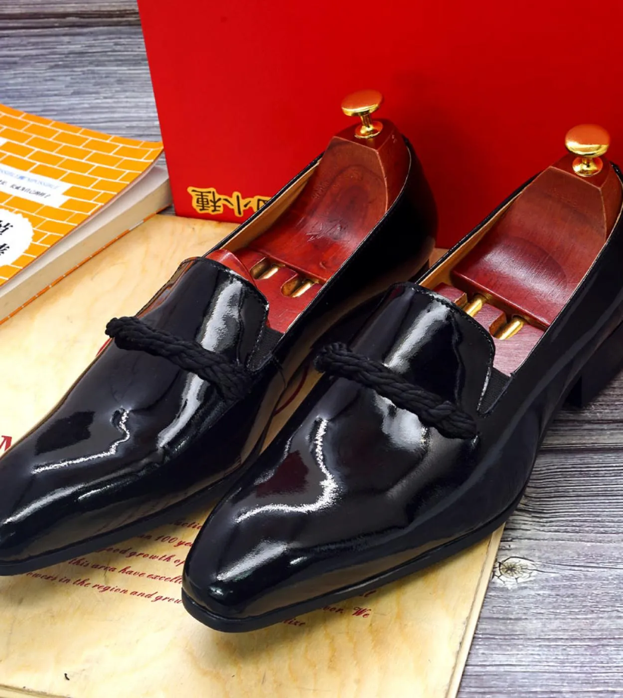Taglia 7 13 Scarpe eleganti da uomo Mocassini da uomo in pelle verniciata nera con stringhe nere Scarpe da cerimonia da sposa co