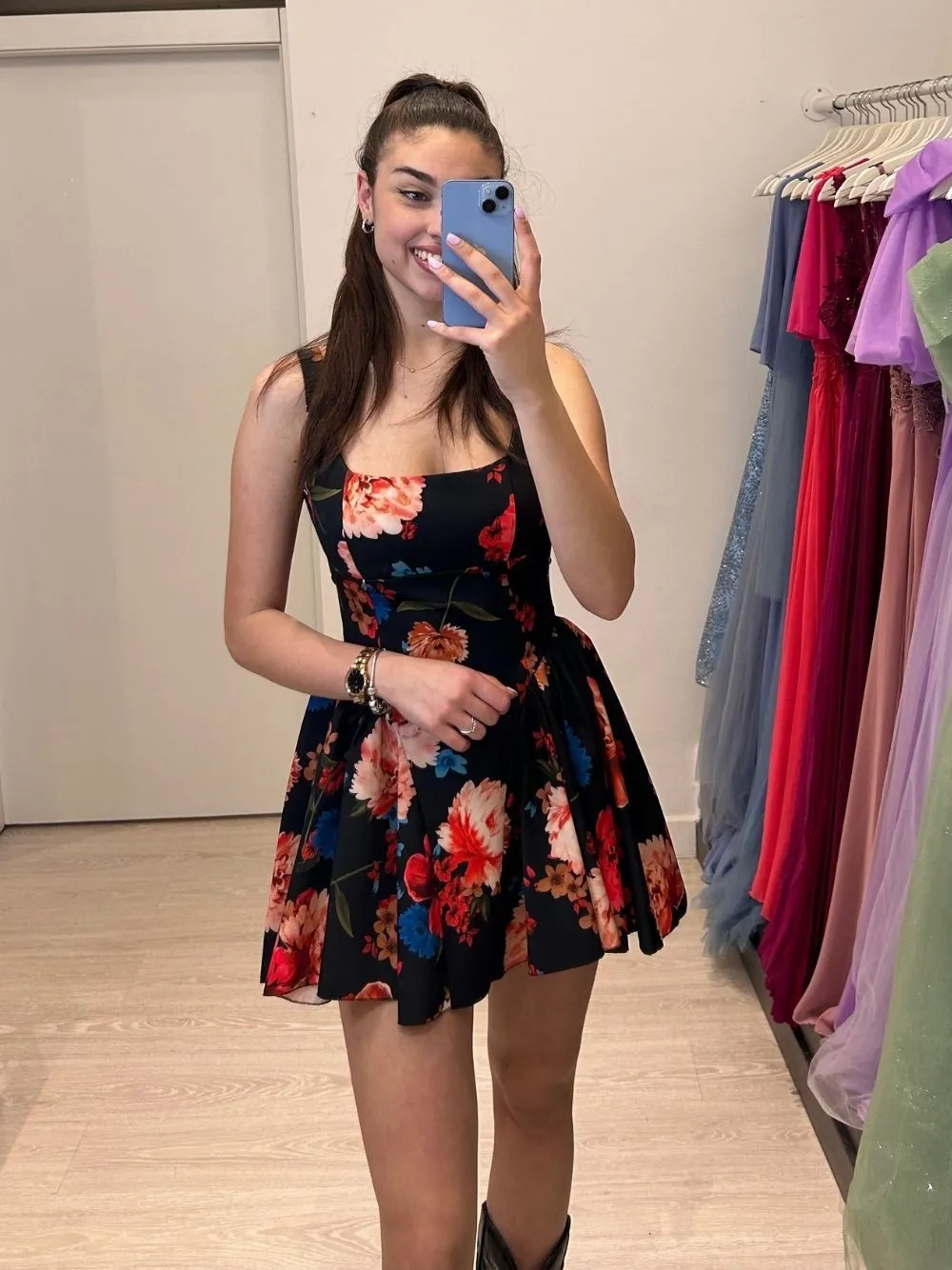 Vestito corto balze sul fianco fiori