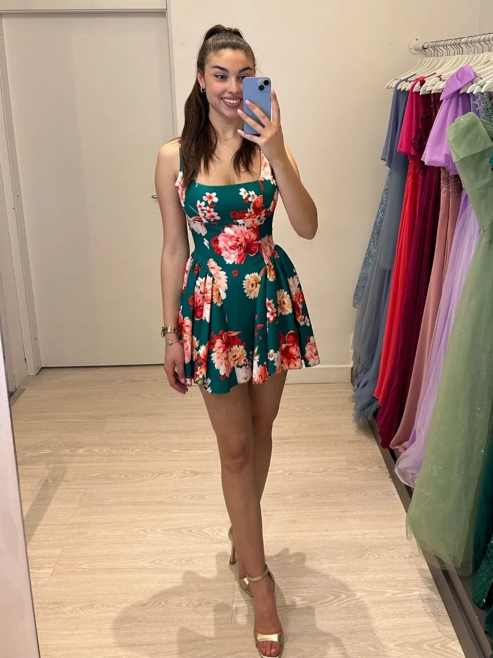 Vestito corto balze sul fianco fiori