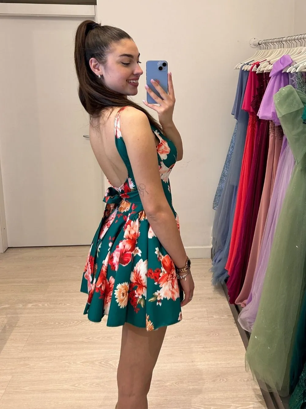 Vestito corto balze sul fianco fiori