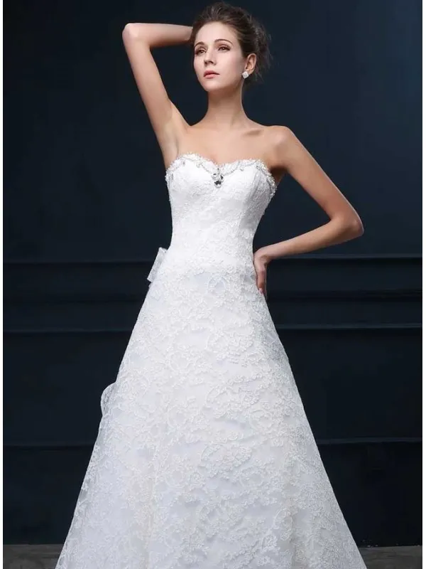 Vestito da Sposa interamente in Pizzo online con scollo a cuore A-line